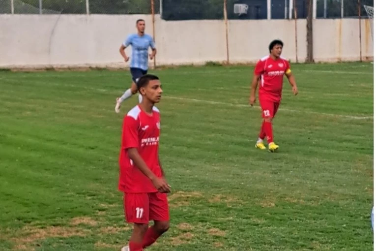 ISTORIJSKI TRENUTAK: Miljenik navijača Partizana zaigrao sa svojim sinom u crvenom dresu!