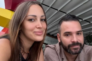 MAJKA FILIPA ŽIVOJINOVIĆA "ODUVALA" SVE GOSTE! Pojavila se na proslavi U IZDANJU O KOME SVI BRUJE - SAMO JEDAN DETALJ PLATILA 1000 EVRA! (FOTO)