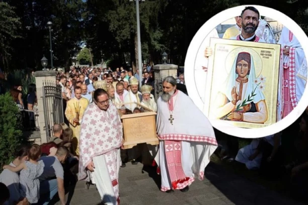 ČUDO U TREBINJU NA PREOBRAŽENJE: Četvorica vladika, stotine sveštenika i hiljade vernika dočekali mošti majke Svetog Vasilija Ostroškog (FOTO)