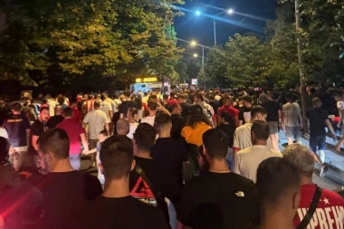 KOLAPS OKO MARAKANE NAKON MEČA ZVEZDE I PAFOSA: Gradski prevoz stao, razočarani navijači ispunili ulice! (FOTO)