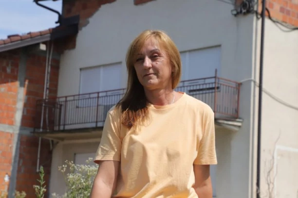 PRAVNA I ŽIVOTNA BORBA LJILJANE POPOVIĆ IZ BARAJEVA! Komšija preko suda priključen na njen vodovod i struju, sudske odluke je bacile na ivicu egzistencije! (FOTO, VIDEO)