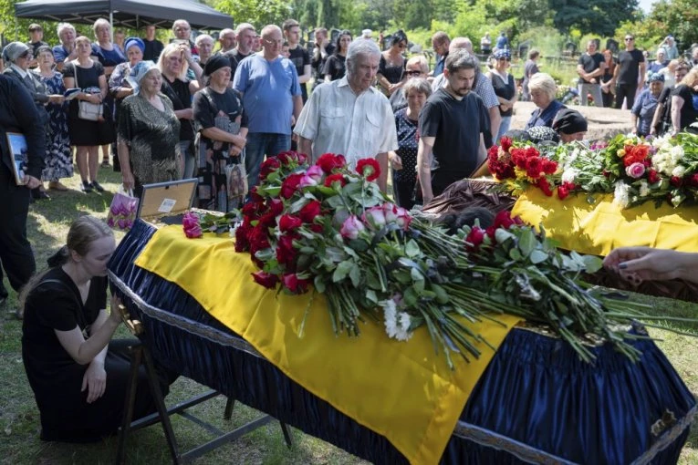 UKRAJINA PRED DEMOGRAFSKOM KATASTROFOM: Groblja planirana za 50 godina već potpuno popunjena