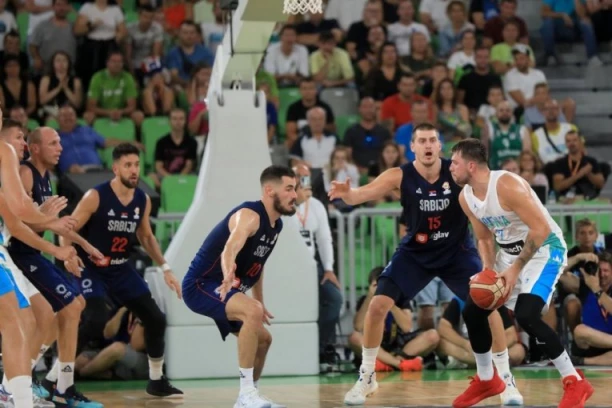 SEĆATE LI SE PROŠLOG MEČA SRBIJE I SLOVENIJE: Gledali smo spektakl, igrali su se produžeci, pobednika odlučilo nekoliko lopti! (FOTO)