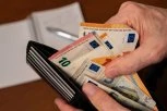 STANOVNICI EVROPSKE DRŽAVE PALI U DEPRESIJU: Ne mogu sebi više ni osnovno da priušte, a evo ŠTA IH NAJVIŠE UBIJA