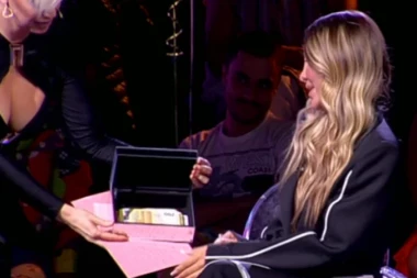 DUŠICA HITNO PREKINULA PROGRAM! Aneli Ahmić isplaćena uživo na Pinku, ali to nije bilo sve... (VIDEO)