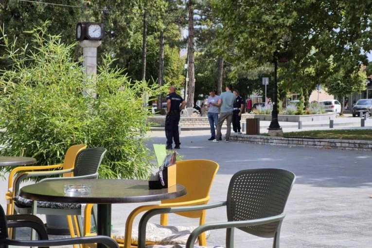 HOROR NA VRAČARU! Muškarac uleteo sa MAČETOM u kafić pun gostiju, policija kod njega pronašla i OVO!