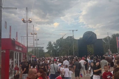 EVO ZAŠTO KAŽU DA JE SRBIJA ZEMLJA KOŠARKE: Scene ispred Beogradske arene to jasno dokazuju! (FOTO)