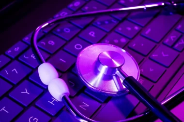 E, OVA GOSPOĐA JE REŠILA SISTEM! Ne dolazi na posao već 16 godina, a prima PUNU PLATU - ovo je jedno od najdužih bolovanja u istoriji