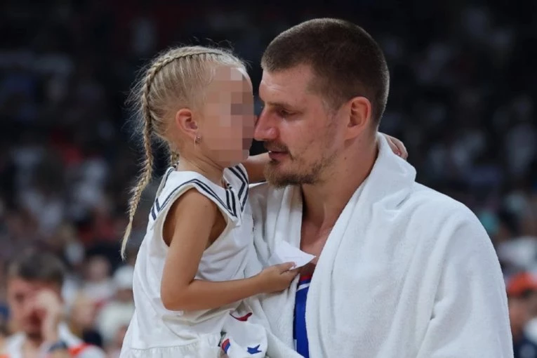 ONA JE UKRALA ŠOU NA PARKETU: Nikola Jokić sa ćerkicom nakon pobede - RASTOPIĆETE se nakon ovog prizora! (VIDEO)