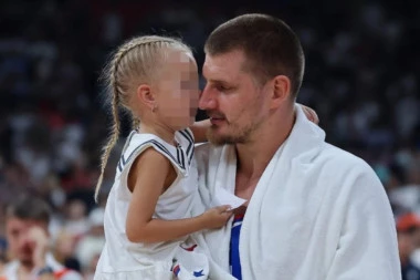 ONA JE UKRALA ŠOU NA PARKETU: Nikola Jokić sa ćerkicom nakon pobede - RASTOPIĆETE se nakon ovog prizora! (VIDEO)