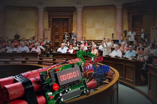 POZIV STIGAO U 10:07 KADA JE KRENULA HITNA EVAKUACIJA! Zna se odakle je stigla pretnja bombom, ali i broj telefona!