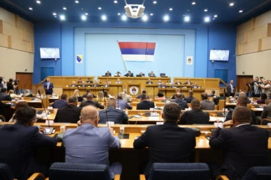 OŠTAR ODGOVOR SARAJEVU! Republika Srpska jasna: "Šmit i odluke Suda BiH nas ne zanimaju!" (FOTO)