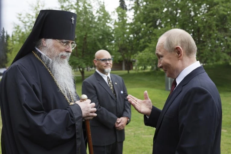 VERNICI U ŠOKU! Arhiepiskop se izvinio posle susreta s Putinom: Iskreno molim za oproštaj (VIDEO)