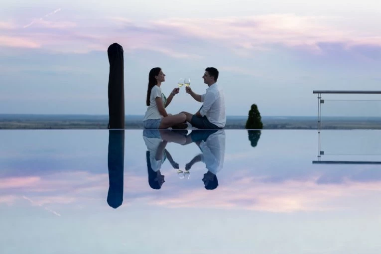 Romantični vikend za dvoje – mir, luksuz i vino sa pogledom koji opija