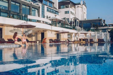 Letnji reset: Hladan bazen, vruć pogled i dan samo za vas - sve ćete to naći na samo sat i po od Beograda u Vili Breg