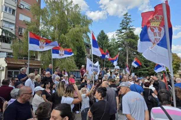 GRAĐANI SRBIJE MASOVNO USTALI PROTIV BLOKADERSKOG TERORA! Narod saborno poslao jasnu poruku blokaderima: "DOMOVINA JE DA SE ČUVA" (FOTO, VIDEO)