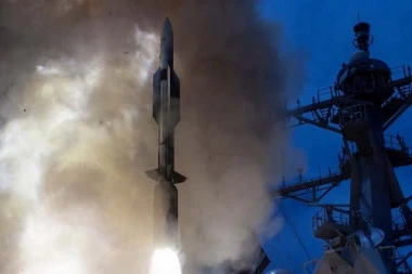 TRAMP NAORUŽAVA UKRAJINU: Odobrena prodaja 3.350 raketa, Putinu neće biti dobro (VIDEO)