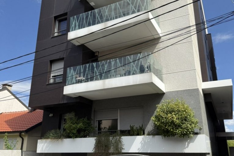 Zgrada u kojoj živi Ana NIkolić