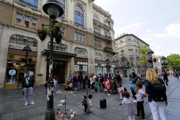 BAKA "ZAPALILA" KNEZ MIHAILOVU!  Pogledajte scenu koja je zaustavila centar Beograda (VIDEO)