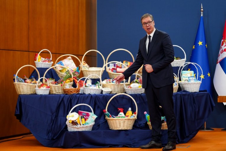 "ŽELIM DA SVAKA PORODICA U SRBIJI ŽIVI BOLJE!" Vučić se oglasio nakon uredbe Vlade o ograničenju marži! (FOTO)