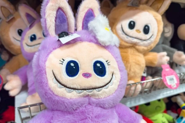 "UHAPŠENE" LABUBU LUTKE! Zaplenjeno više od 50.000 popularnih igračaka