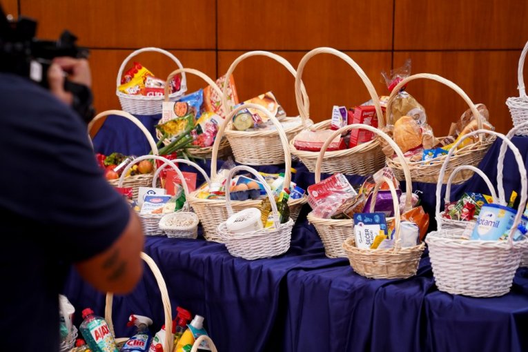 VLADA DANAS DONOSI UREDBU O SMANJENJU MARŽI! Od 1. septembra građani plaćaju i do 20.000 proizvoda znatno jeftinije!