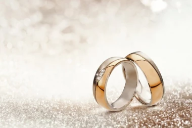 PEVAČICA SE U TAJNOSTI VERILA SA BIVŠIM ZADRUGAROM! Isplivale slike koje sve potvrđuju!