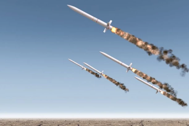 PUCNJAVA NAD VOJNOM BAZOM! Dronovi leteli iznad podmornica sa NUKLEARNIM NAORUŽANJEM u Francuskoj (FOTO, VIDEO)