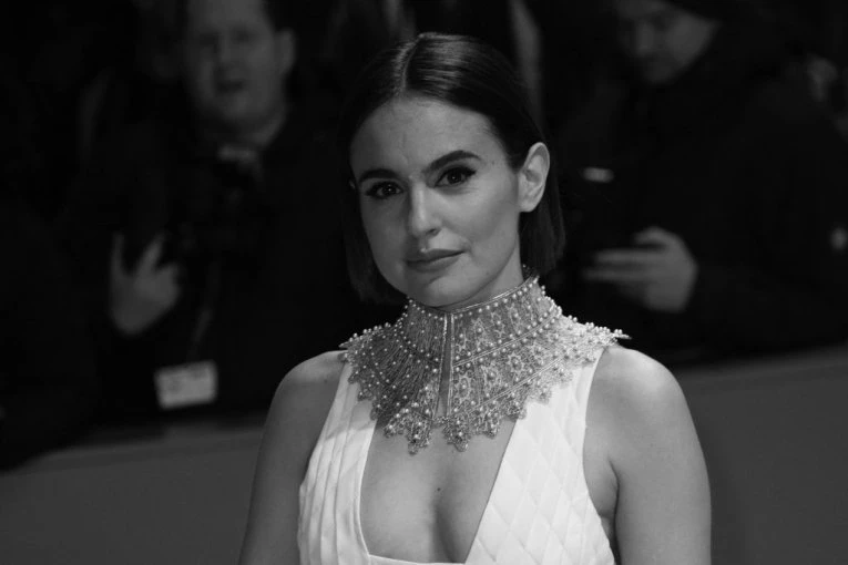 PREMINULA ČUVENA GLUMICA: U suzama čak i premijer države, evo kako se oprostio od nje! (FOTO)