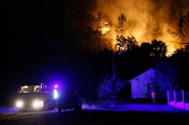 ZONE KATASTROFE! Požari gutaju stotine hiljada hektara, poplave odnose sve pred sobom!