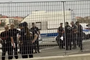 EVO KAKVA DOBRODOŠLICA ČEKA DELIJE! Policija raspoređena ispred stadiona (VIDEO)