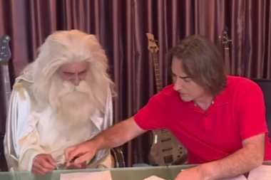 GANDALF ULAZI U "ELITU 9"?! Starac sa belom kosom i dugom bradom potpisao ugovor sa Mitrovićem - JAVNOST ZATEČENA! (VIDEO)