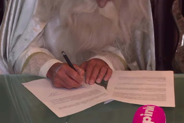 Lepi Mića potpisao ugovor kao Gandalf