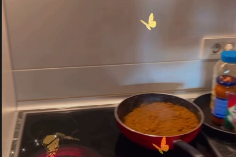 Gastoz sprema večeru za Anđelu