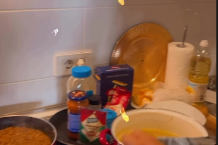 Gastoz sprema večeru za Anđelu