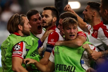 OVO SIGURNO NISTE MOGLI DA VIDITE NA TV: Delije postrojile igrače Zvezde u Limasolu, usledila je scena za pamćenje! (VIDEO)