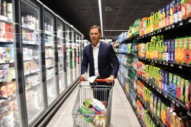 MALI OBAVIO KUPOVINU U MARKETU! Odabrao artikle čija će cena biti ograničena: "Cilj nam je da građanima olakšamo svakodnevni život"