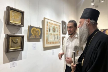TAJNA SVETLOSTI U SRCU BEOGRADA: Patrijarh Porfirije otvorio izložbu „Svetlost Logosa“ koja vodi kroz boje, molitvu i inspiraciju Svetog Save