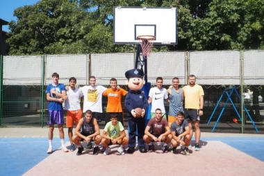 MAŠINOVOĐA ŽELjKO JE STIGAO KUĆI: Njegova pojava na ulicama grada izazvala je ogromno oduševljenje!