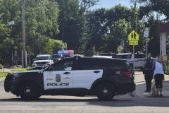 TRAMP ĆUTI, A GRAD MU POSTAO RATNA ZONA Policajac prošle nedelje ubio majku troje dece, a sada je i kolega pucao na čoveka na ulici!