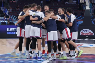 SKANDAL NA EVROBASKETU! Pogledajte srpsku zastavu, SVI SU OSTALI U ČUDU! (FOTO)