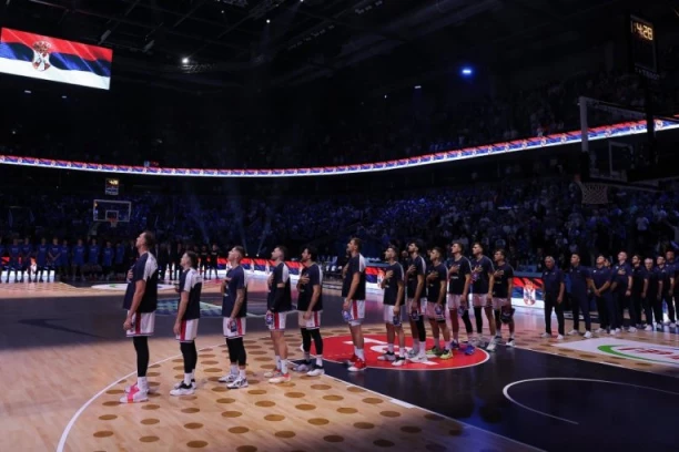 GRMI "BOŽE PRAVDE" U RIGI, NAŠI KOŠARKAŠU PEVALI UGLAS: Ovo je početak Evropskog prvenstva koji obećava! (VIDEO)