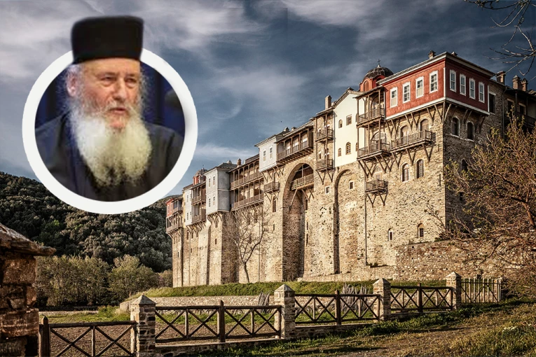 DRAMA NA SVETOJ GORI: Starac Vasilije najednom pao pred ikonama i polomio kičmu