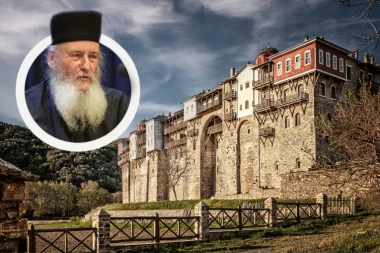 DRAMA NA SVETOJ GORI: Starac Vasilije najednom pao pred ikonama i polomio kičmu