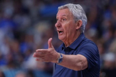 NIJE SVE TAKO SJAJNO: Pešićev tajm-aut i lekcija "orlovima" govori mnogo, OVO treba da čujete! (VIDEO)