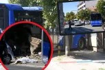 (UZNEMIRUJUĆI VIDEO) AUTOBUS VUKAO TELO DETETA 50 METARA! Ovo je trenutak kad je devojčica (15) nastradala u Zemunu!