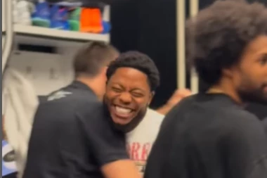 TAJRIK DŽONS SE ODUŠEVIO KADA JE UGLEDAO JEDNOG KOŠARKAŠA PARTIZANA: Crno-beli se okupljaju na Avali, uskoro sledi spektakl! (VIDEO)