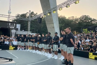 KARLIK DŽONS IMA NOVU ULOGU U PARTIZANU: Plejmejker crno-belih oduševio navijače na spektaklu! (VIDEO)