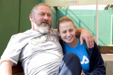 POTRESNA ISPOVEST JELENE DOKIĆ: Evo zašto nisam bila na očevoj sahrani