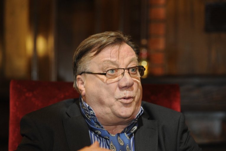 Halid Bešlić, pevač